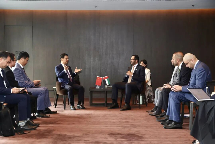 阿联酋工业与先进技术部长、ADNOC董事总经理一行与中控技术举行会谈，探索工业AI合作新路径