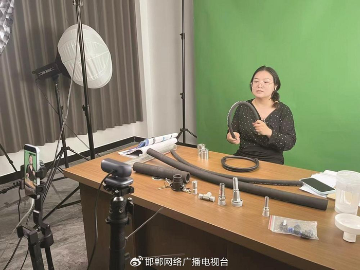 工业品直播乘云起丨 邯郸市斯诺普胶管有限公司跑出跨境电商加速度