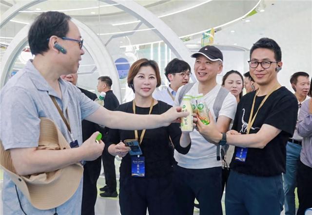 圈粉！港澳文旅界代表点赞内蒙古“工业+文旅+研学”融合新业态