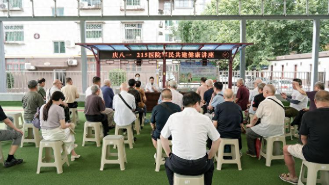 陕西省核工业二一五医院走进咸阳市第一干休所开展健康知识讲座