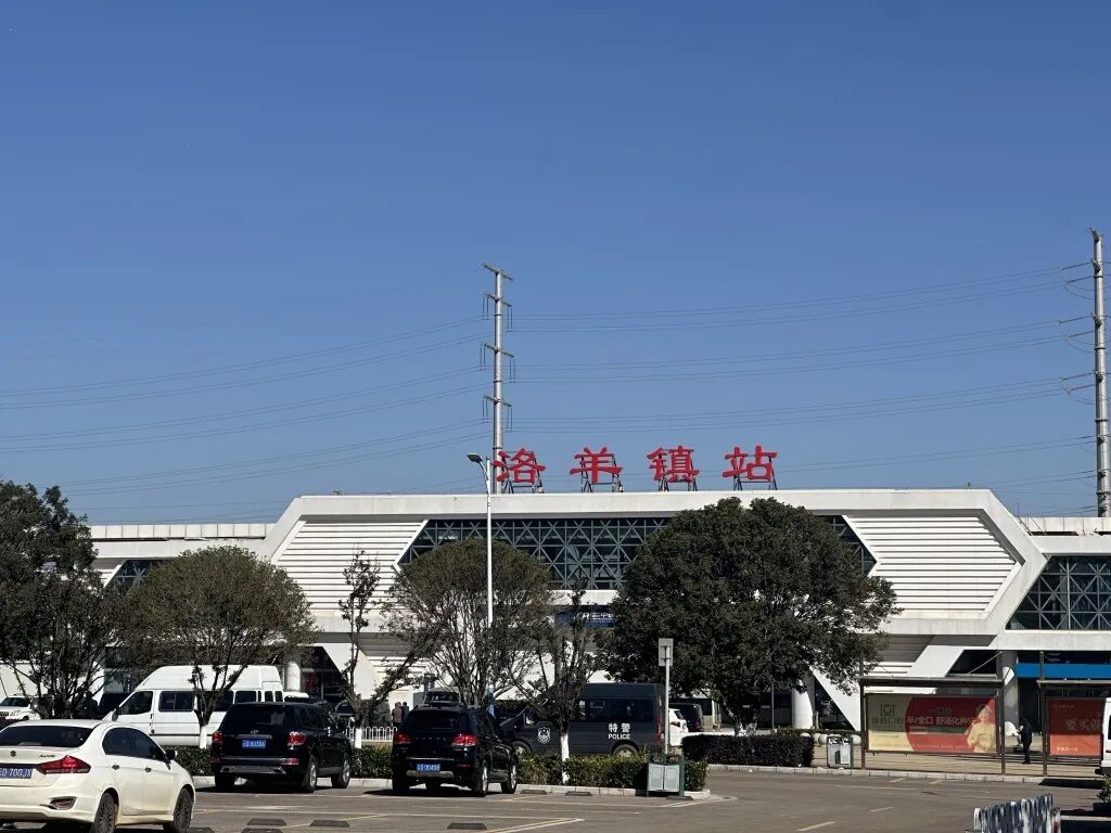 昆明一检测列车撞人致11死2伤，施工业务外包单位被罚1.5万元，国铁昆明局被罚300万元