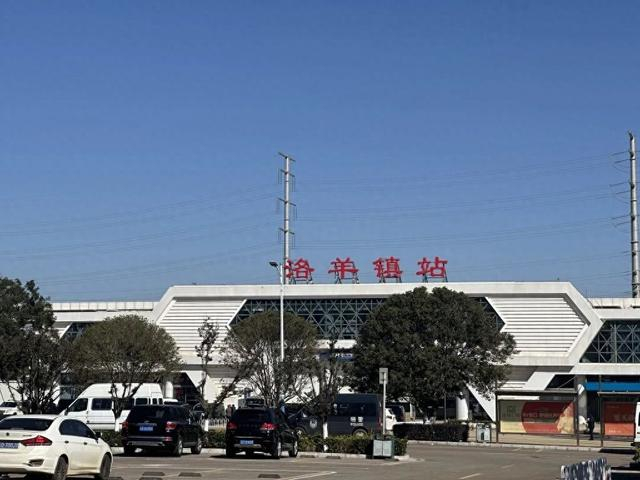 昆明一检测列车撞人致11死2伤，施工业务外包单位被罚1.5万元，国铁昆明局被罚300万元
