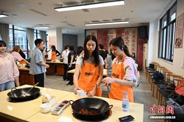 重庆工业旅游受到东盟游客青睐